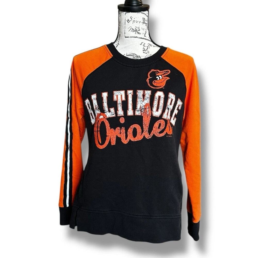 G-III 4Her Carl Banks Long Sleeve MLB Baltimore Orioles Pocket Crewneck Medium